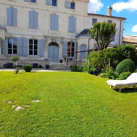 Le Jardin Des Anges 3* Saint-Jean-dʼAngély