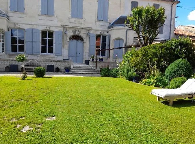 Le Jardin Des Anges 3* Saint-Jean-dʼAngély